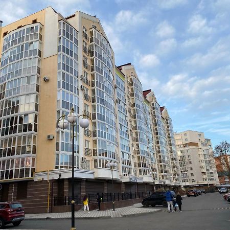 Світлі Апартаменти В Самому Центрі Біля Корпусного Парку - Мережа Helen Poltava Exterior foto