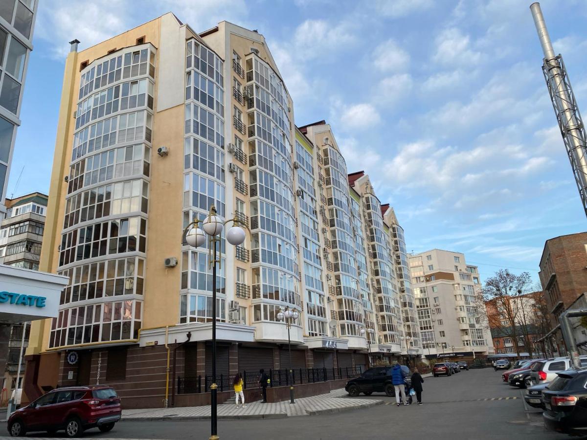 Світлі Апартаменти В Самому Центрі Біля Корпусного Парку - Мережа Helen Poltava Exterior foto