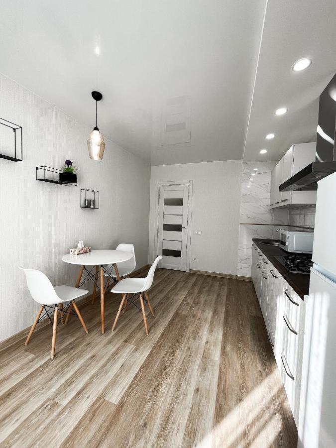 Світлі Апартаменти В Самому Центрі Біля Корпусного Парку - Мережа Helen Poltava Habitación foto