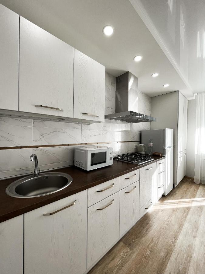 Світлі Апартаменти В Самому Центрі Біля Корпусного Парку - Мережа Helen Poltava Habitación foto