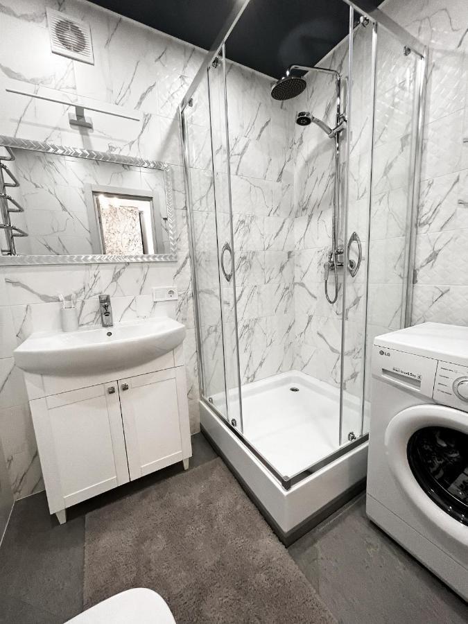 Світлі Апартаменти В Самому Центрі Біля Корпусного Парку - Мережа Helen Poltava Habitación foto