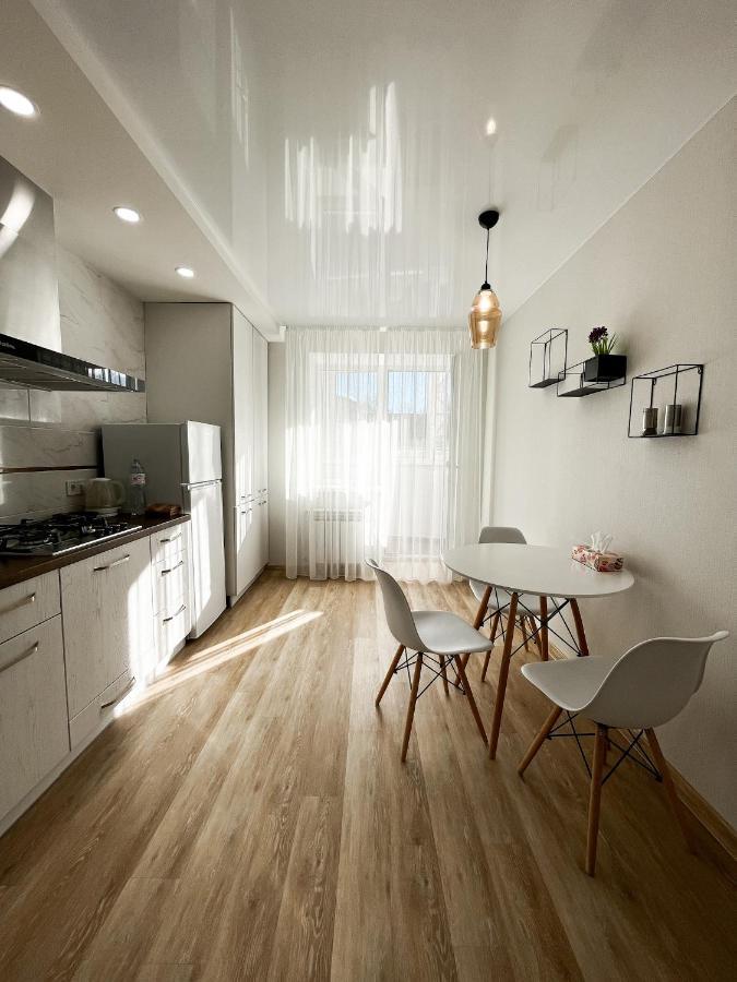 Світлі Апартаменти В Самому Центрі Біля Корпусного Парку - Мережа Helen Poltava Habitación foto