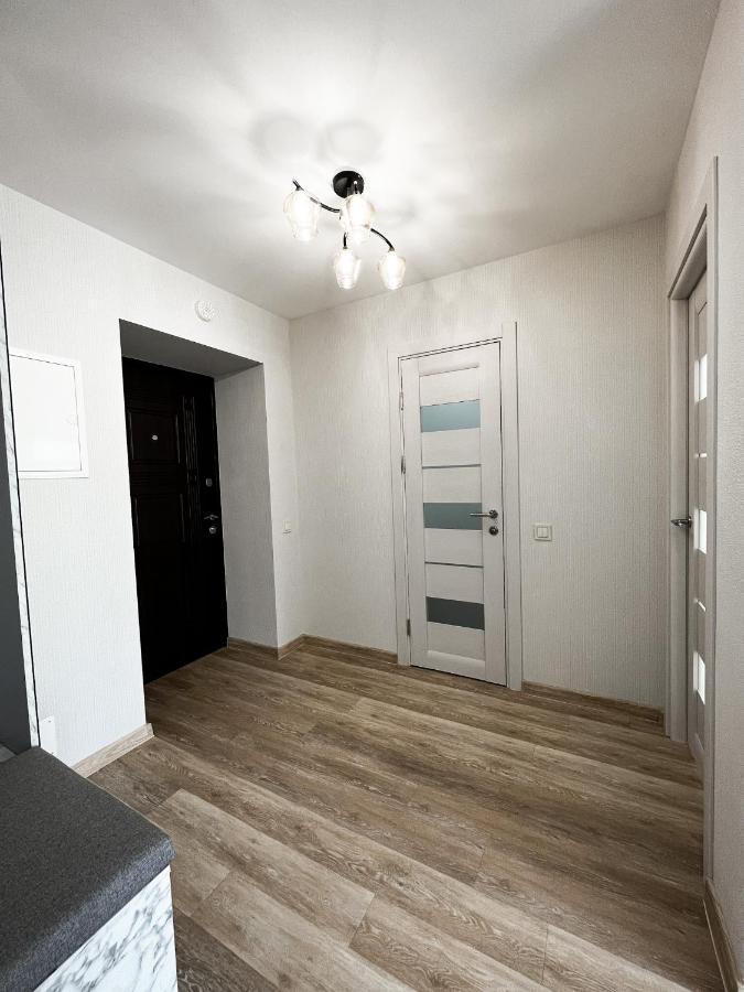 Світлі Апартаменти В Самому Центрі Біля Корпусного Парку - Мережа Helen Poltava Habitación foto